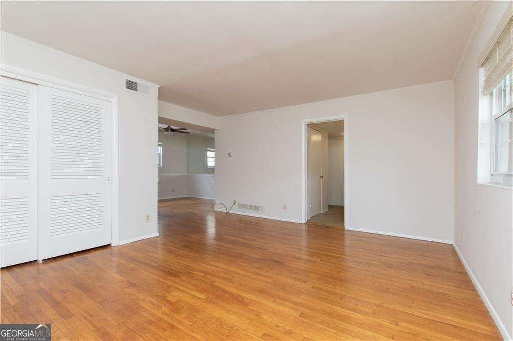 3660 Peachtree Rd Ne Apt J5 #J5 - Photo 5 of 10