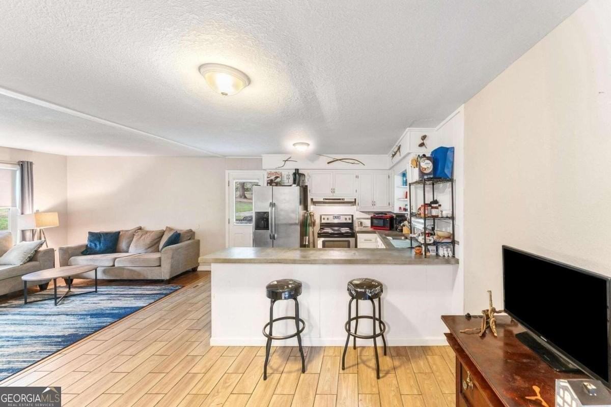 577 Athens St - Photo 3 of 8