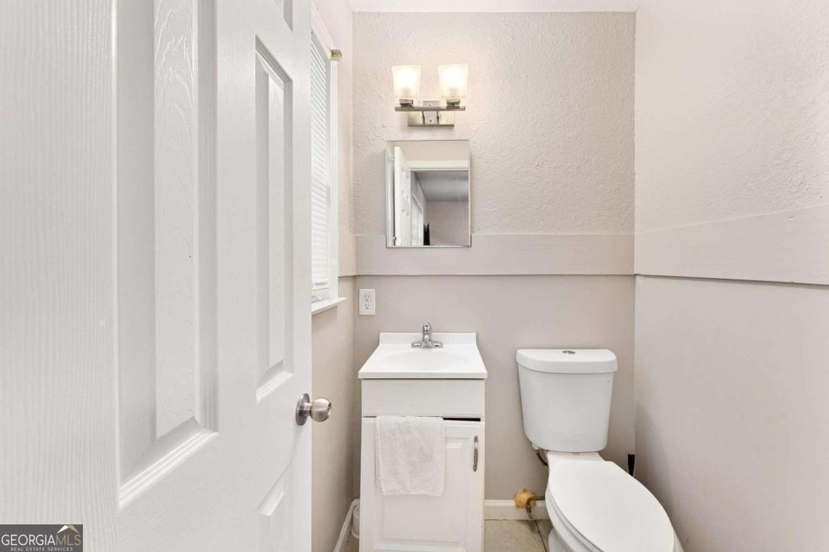 577 Athens St - Photo 7 of 8