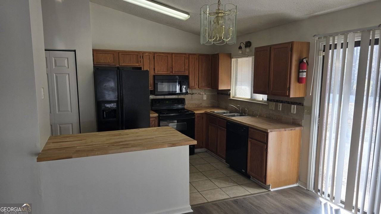 209 Hillcrest Dr - Photo 6 of 28