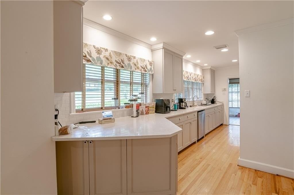 324 Dalewood Dr - Photo 2 of 38