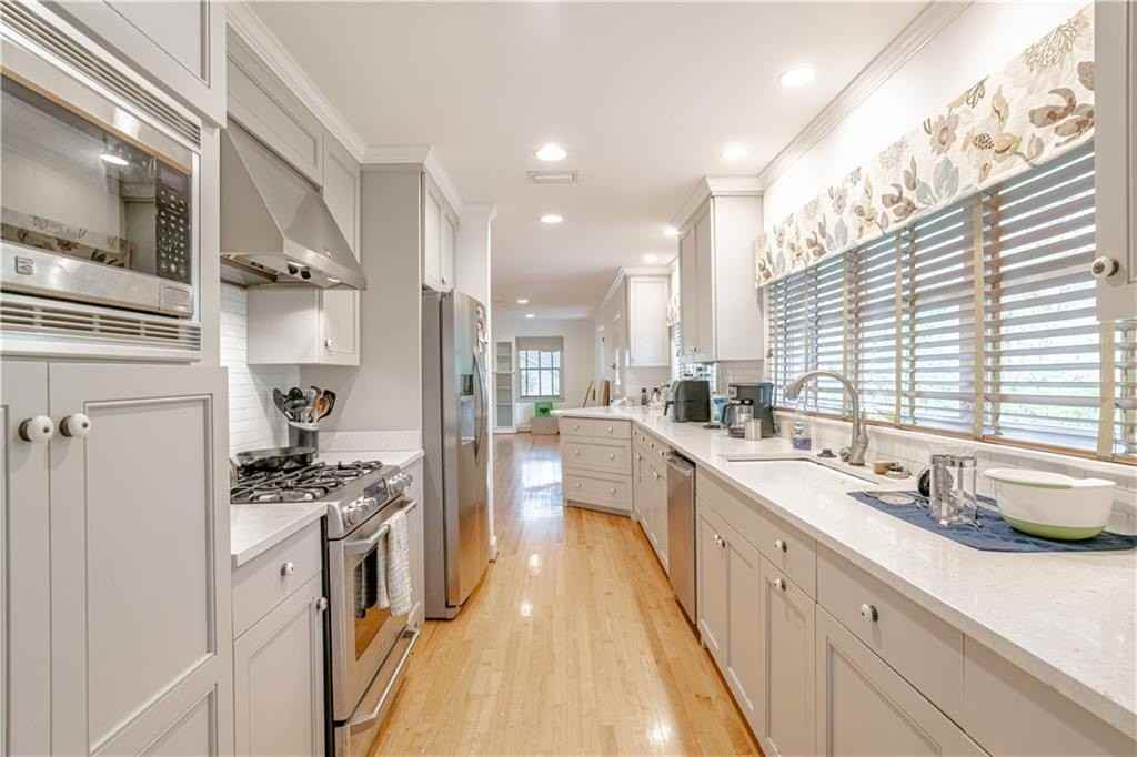 324 Dalewood Dr - Photo 6 of 38