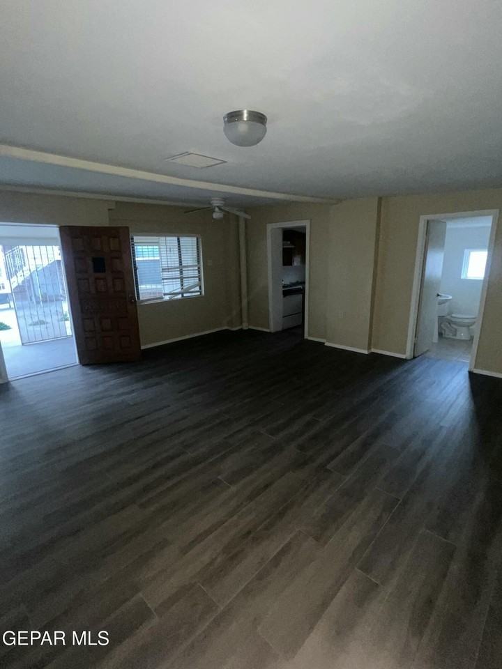 3017 Altura Ave #8 - Photo 6 of 19