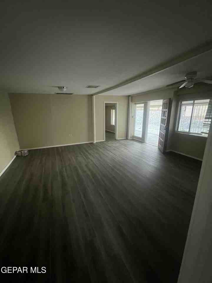 3017 Altura Ave #8 - Photo 7 of 19