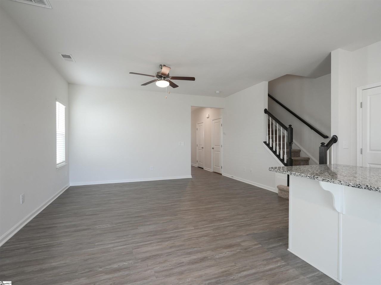 107 Roudwood Dr - Photo 4 of 16