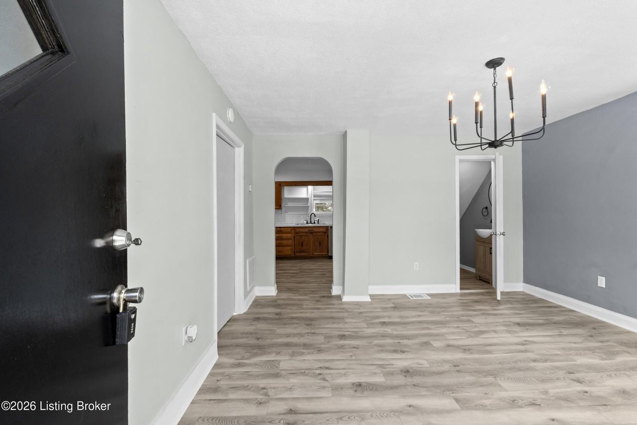 1710 Pershing Ave - Photo 4 of 30