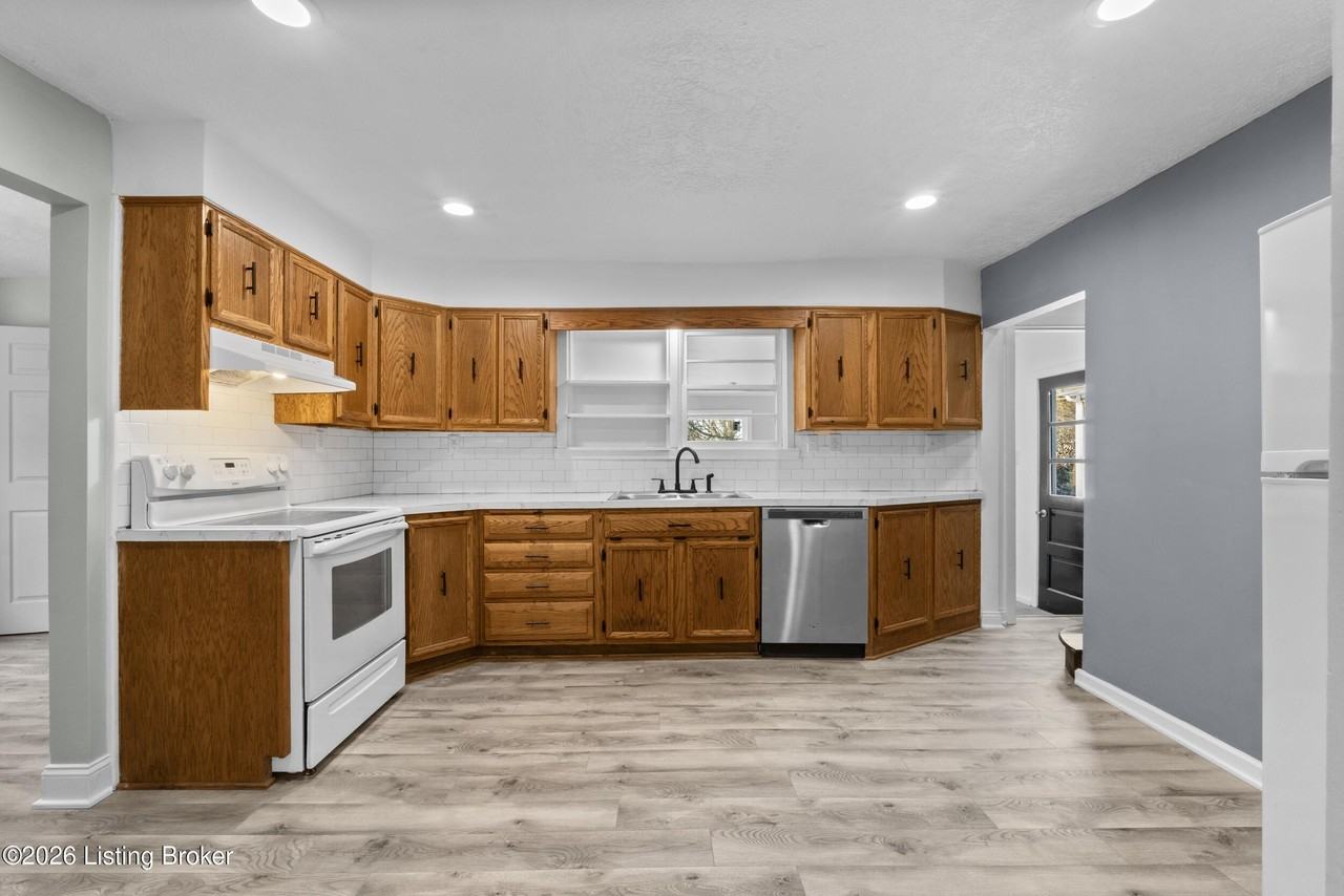 1710 Pershing Ave - Photo 7 of 30