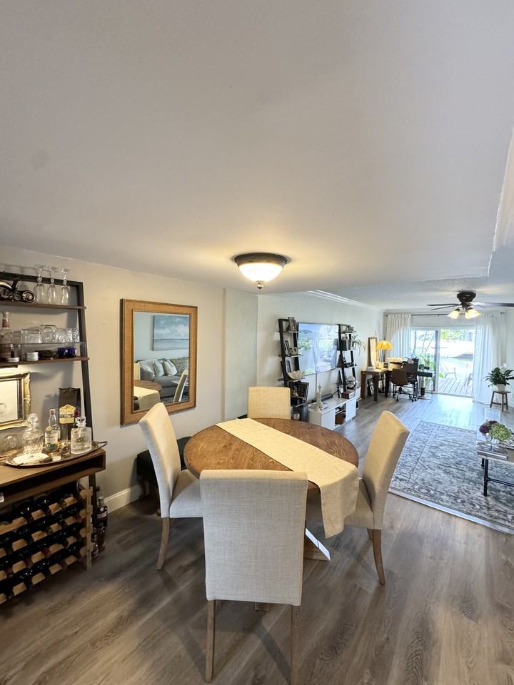 1861 Se 4th St - Photo 3 of 20