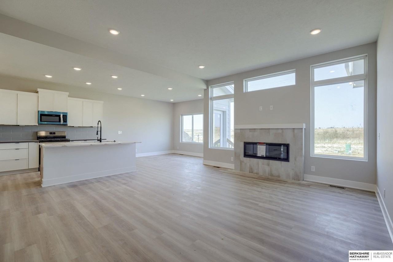 21144 Jessie Ave - Photo 2 of 15