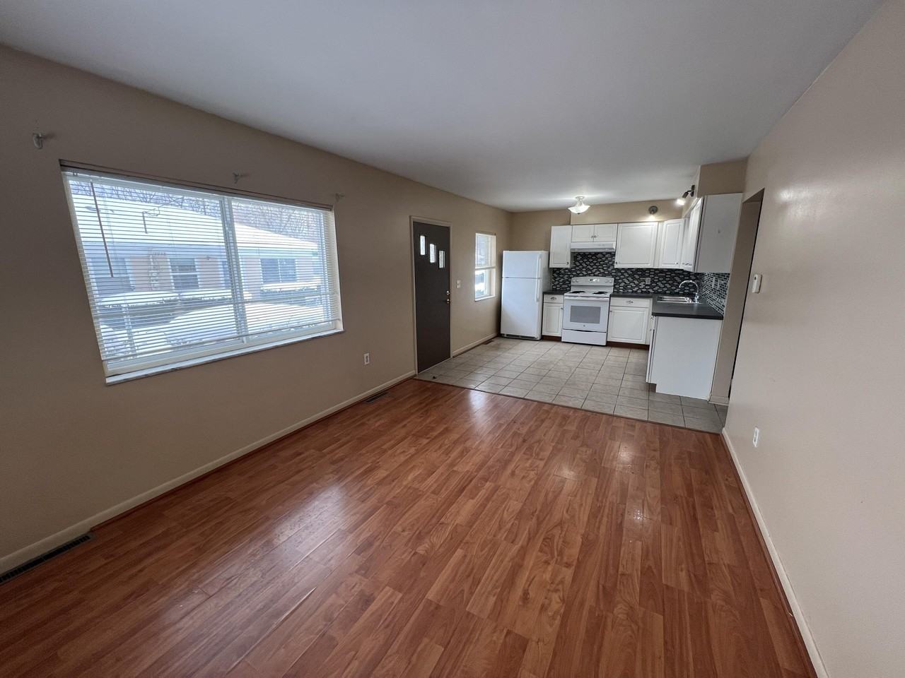 7944 Grand St Apt 1 #1 - Photo 4 of 16