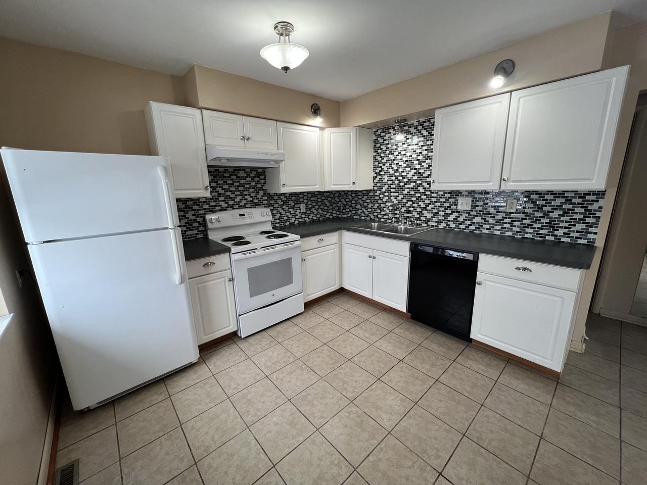 7944 Grand St Apt 1 #1 - Photo 5 of 16