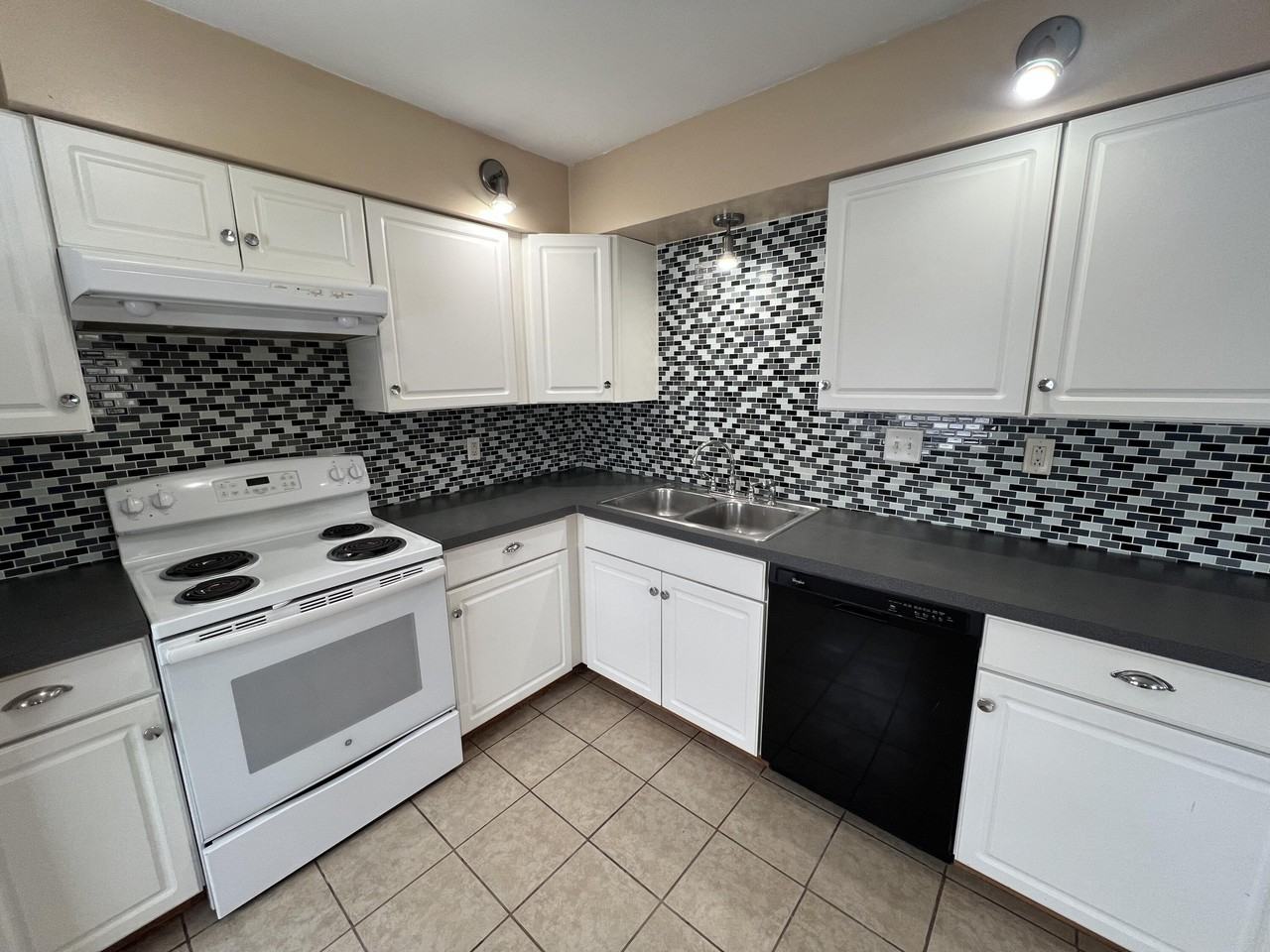 7944 Grand St Apt 1 #1 - Photo 6 of 16