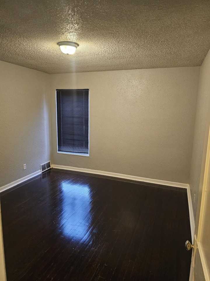 16724 Rutherford St - Photo 2 of 6