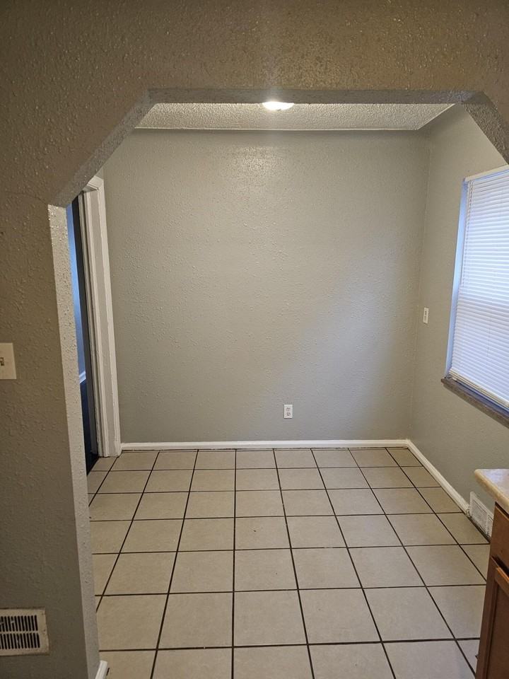 16724 Rutherford St - Photo 3 of 6