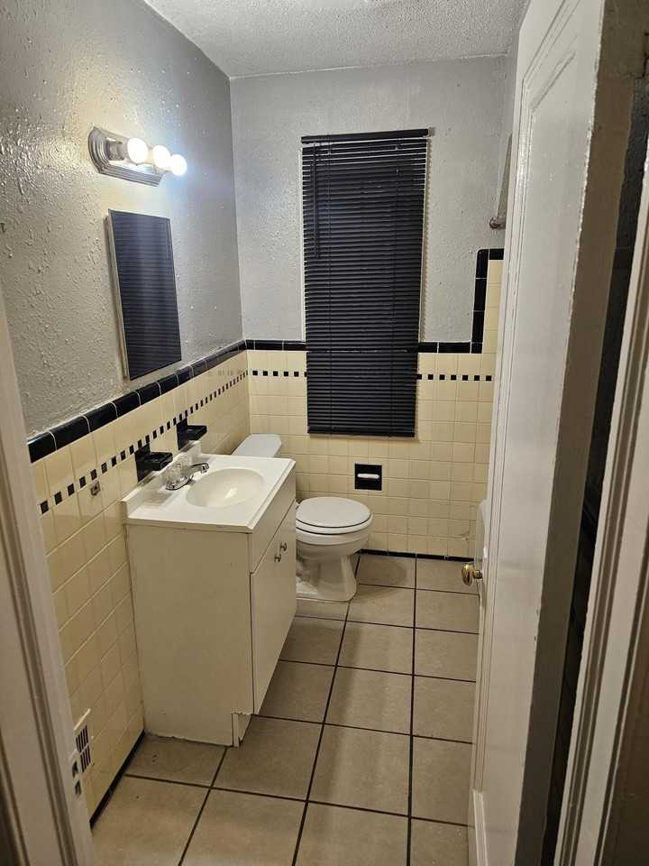 16724 Rutherford St - Photo 4 of 6