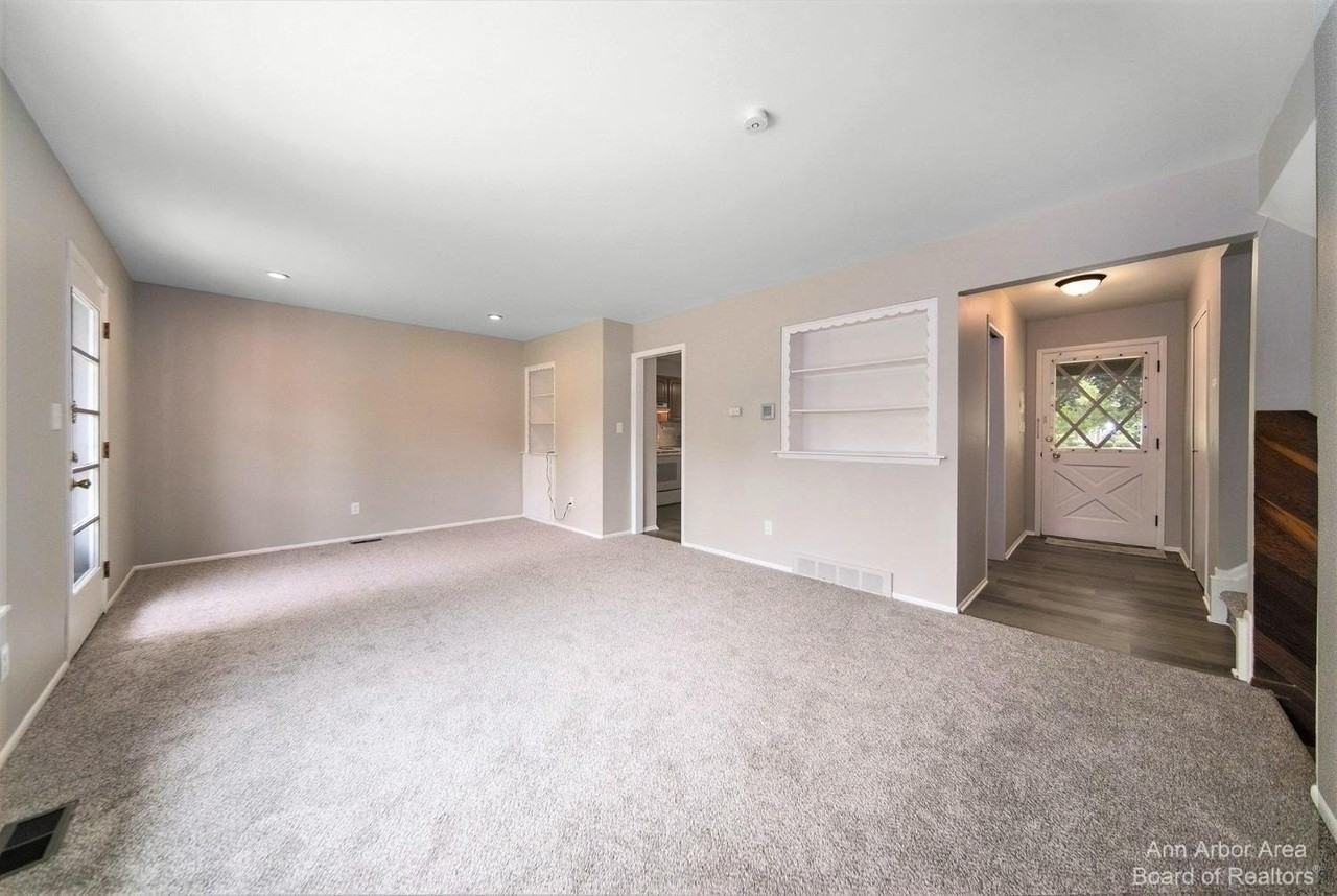 2923 Burlington Ct - Photo 4 of 30