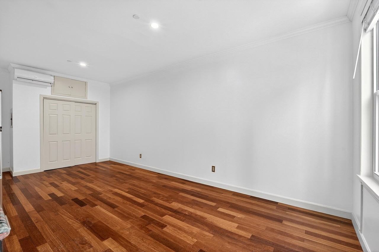 262 Warren St #2 - Photo 5 of 11