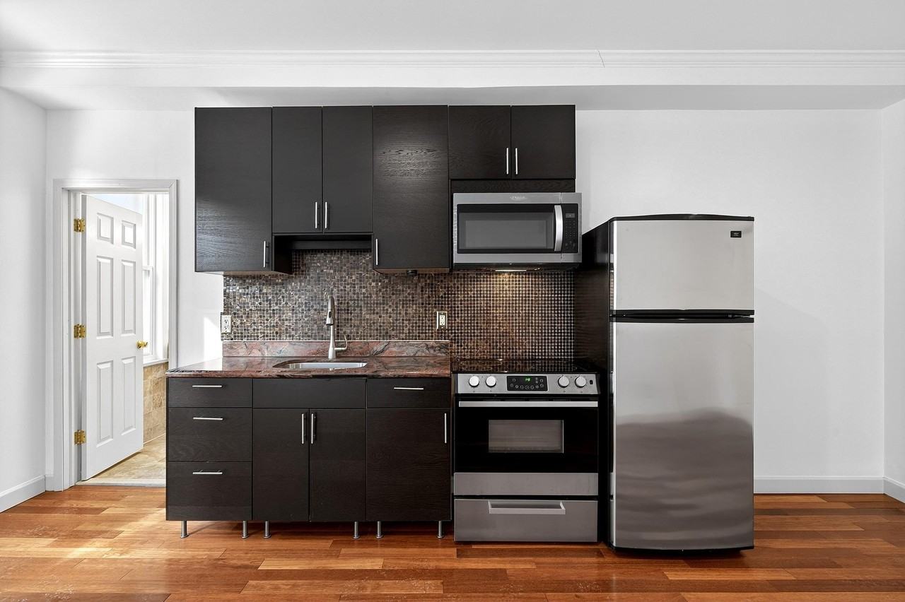 262 Warren St #2 - Photo 7 of 11