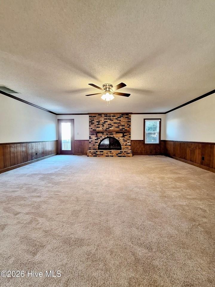 237 Leon Dr - Photo 3 of 12