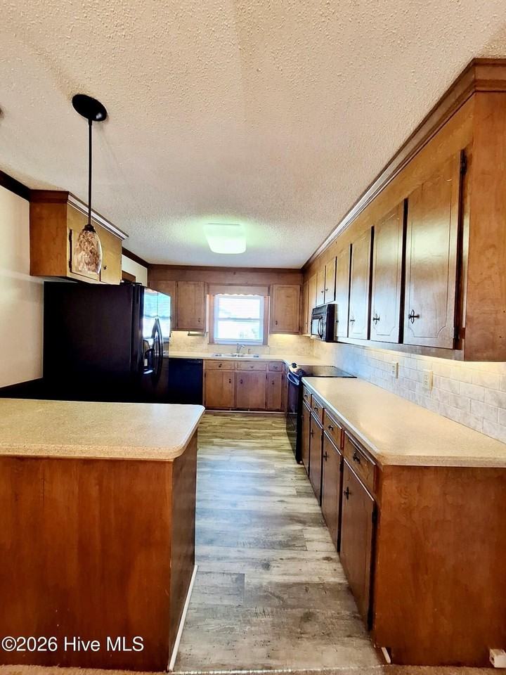 237 Leon Dr - Photo 4 of 12