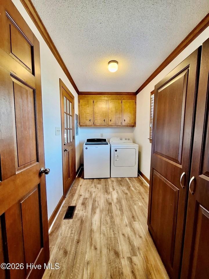 237 Leon Dr - Photo 5 of 12