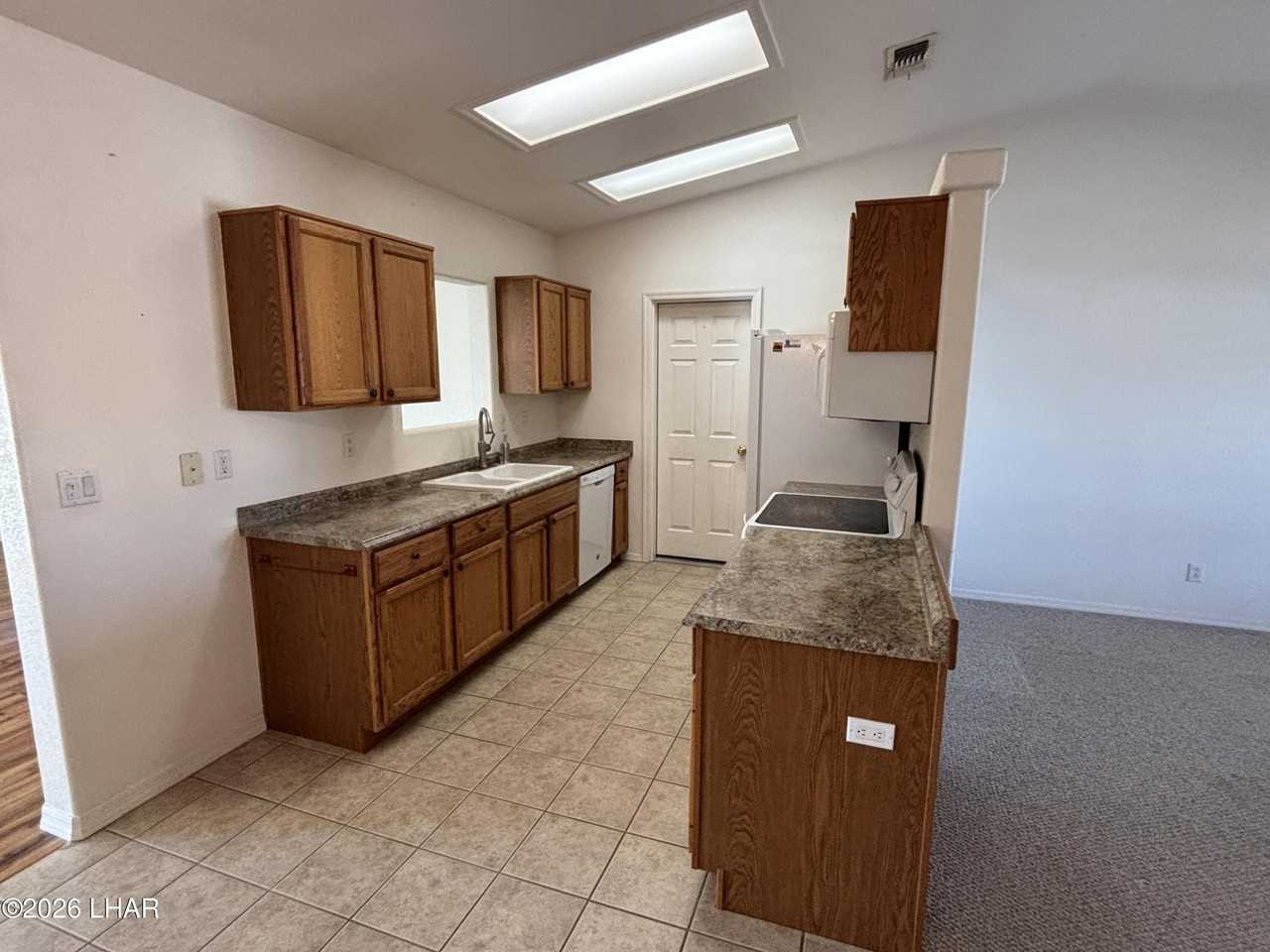 2060 Cosnina Dr - Photo 3 of 20