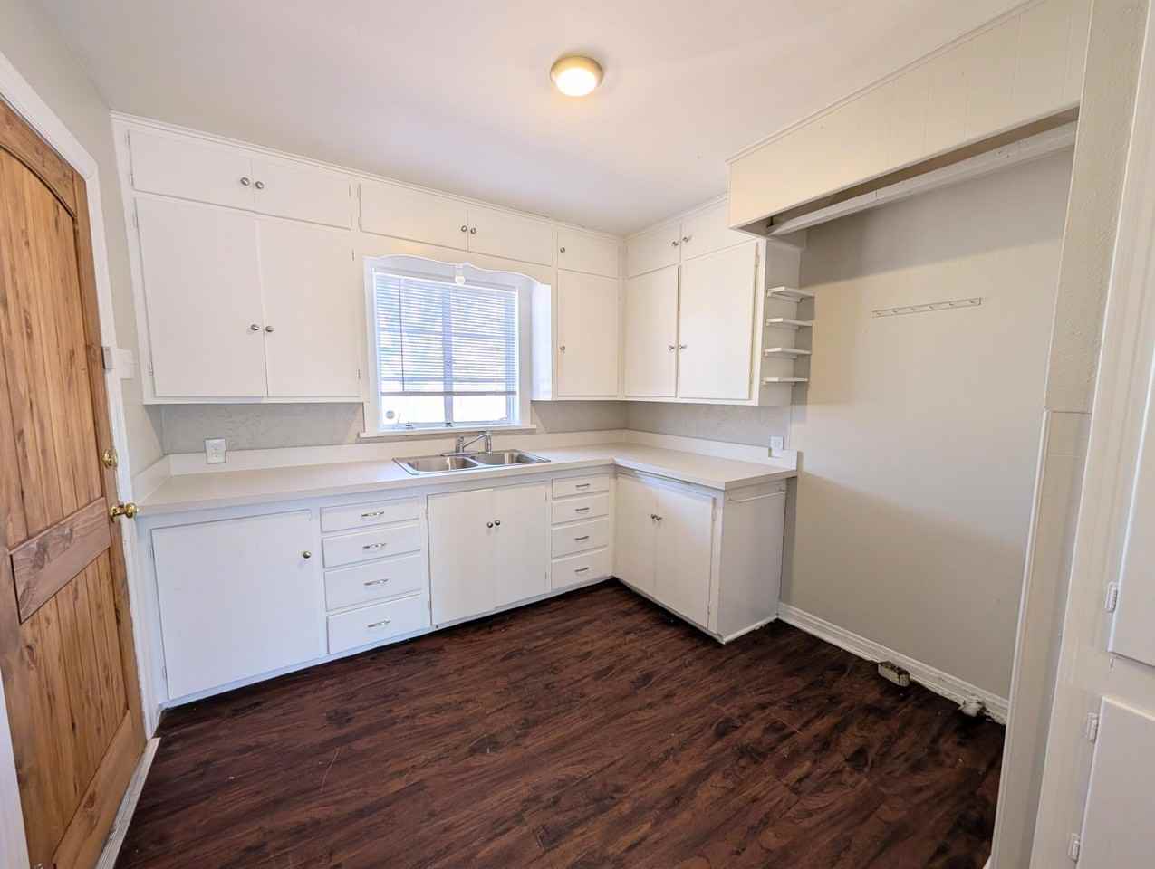 2421 31st St - Photo 4 of 12