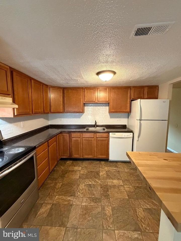 6453 Union Ct - Photo 4 of 16