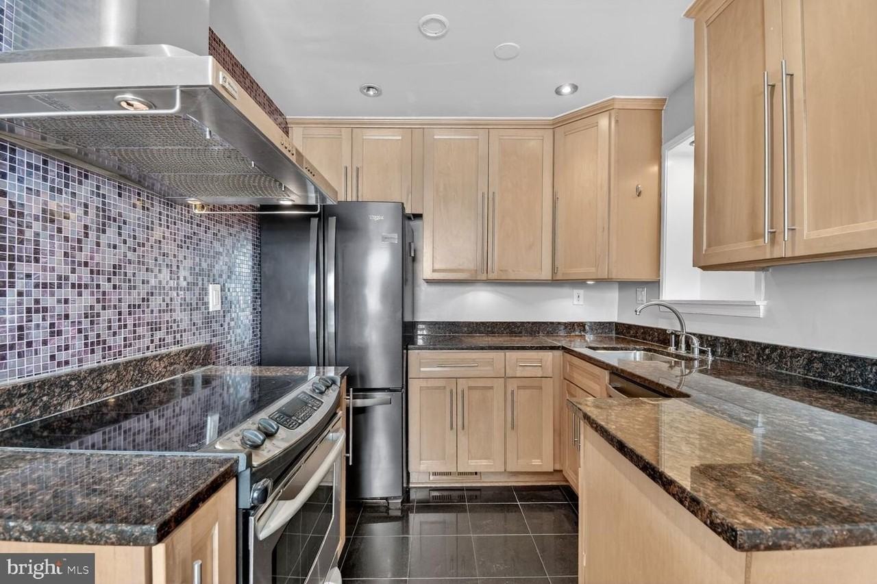 4411 Edgefield Rd - Photo 5 of 19