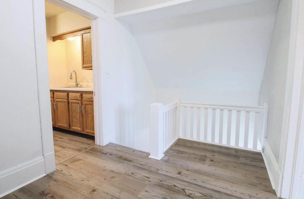 941 9th St S #B - Photo 5 of 11