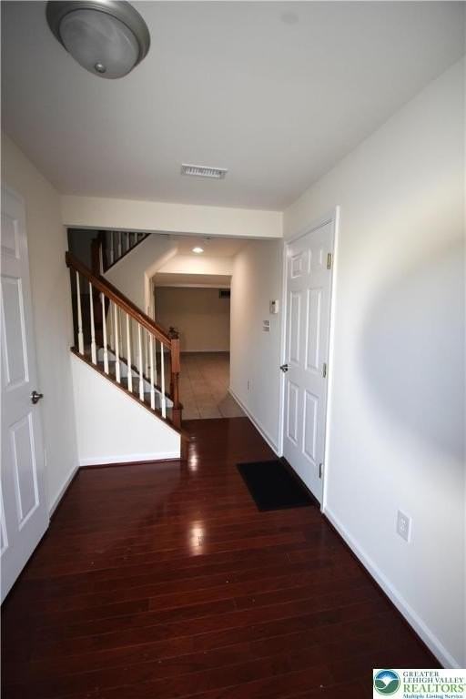 150 Knollwood Dr - Photo 3 of 17