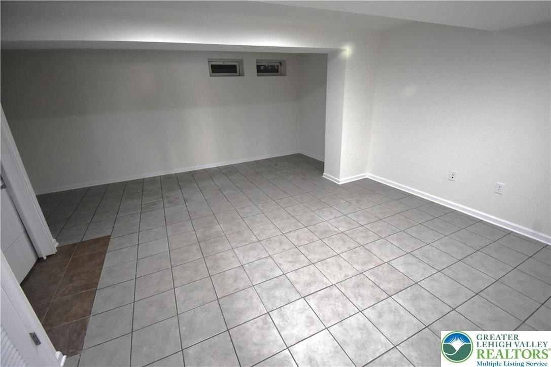 150 Knollwood Dr - Photo 4 of 17