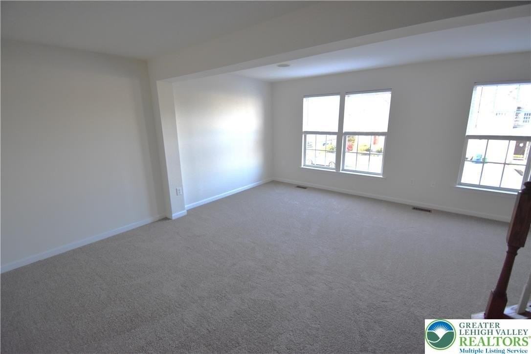 150 Knollwood Dr - Photo 5 of 17