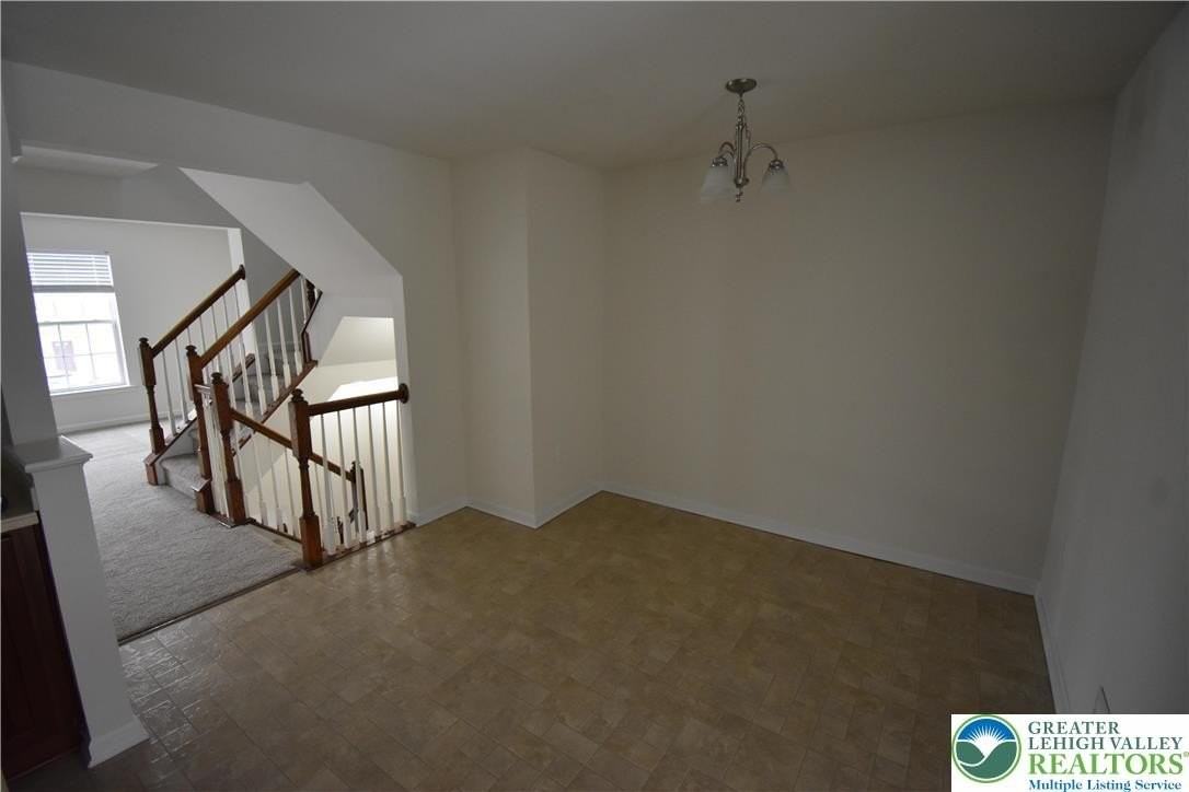 150 Knollwood Dr - Photo 6 of 17