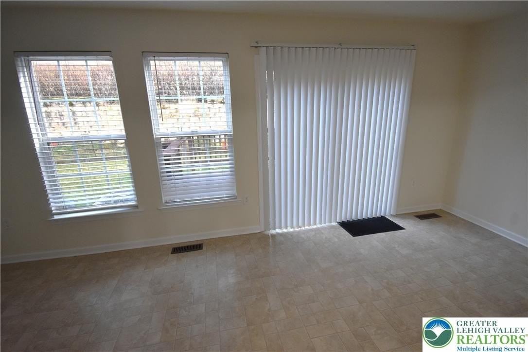 150 Knollwood Dr - Photo 7 of 17