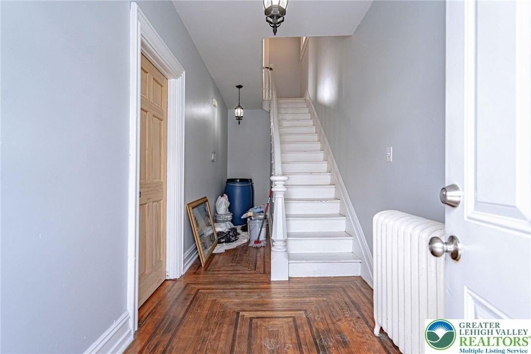 732 2nd St #2ndFL - Photo 2 of 22