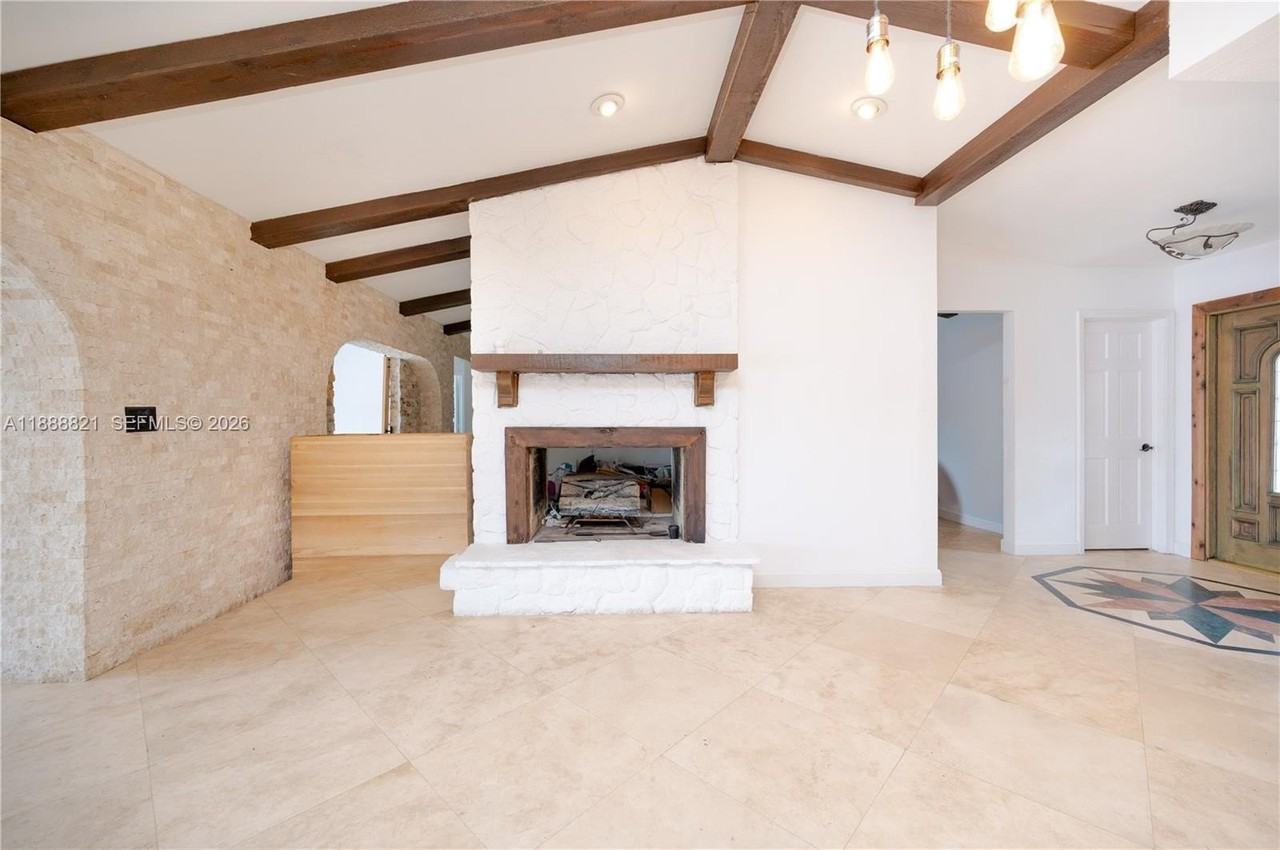 9881 Sw 1st Ct - Photo 5 of 50