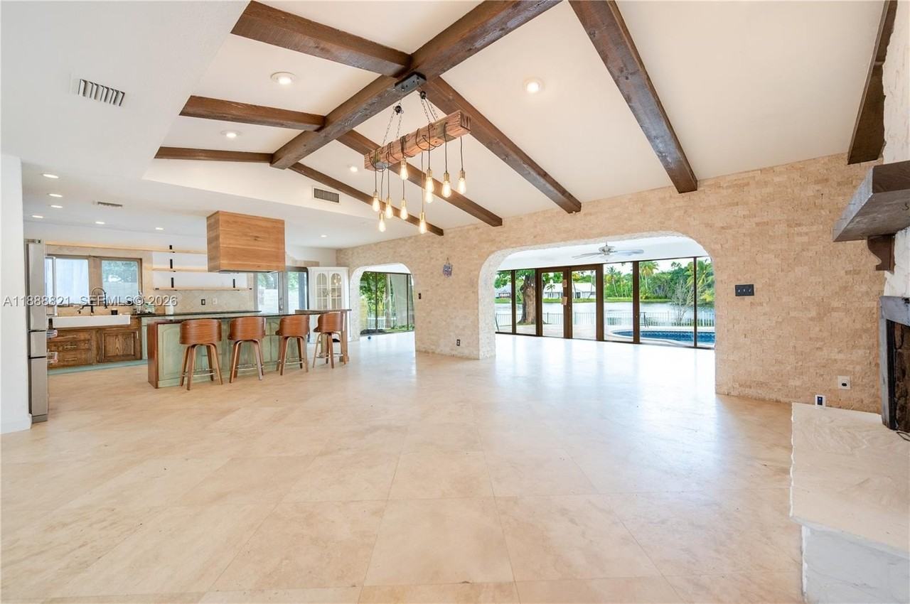 9881 Sw 1st Ct - Photo 6 of 50