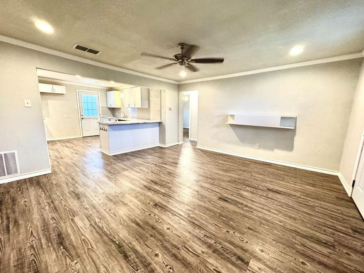 955 S 11th St - Photo 3 of 14