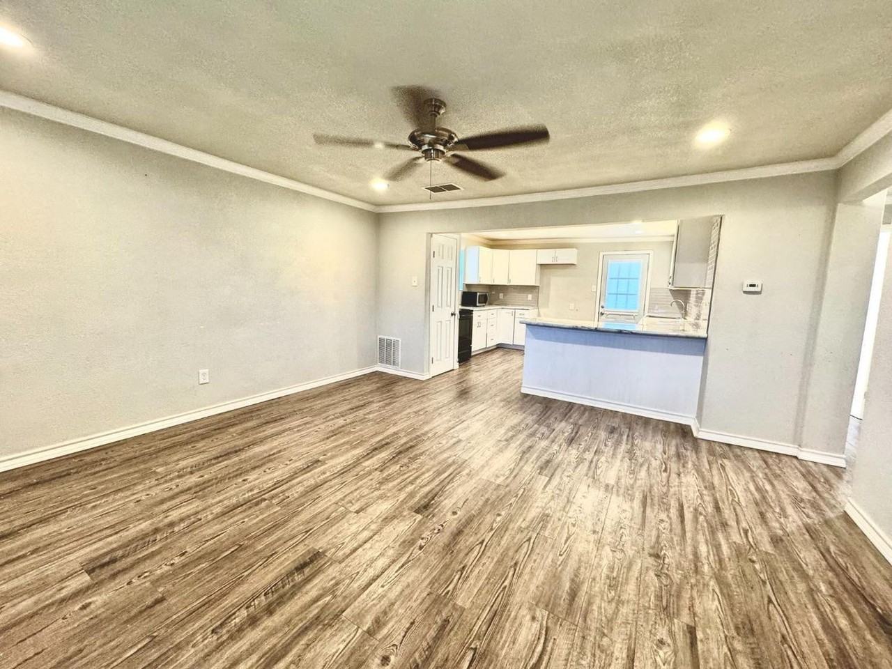 955 S 11th St - Photo 5 of 14