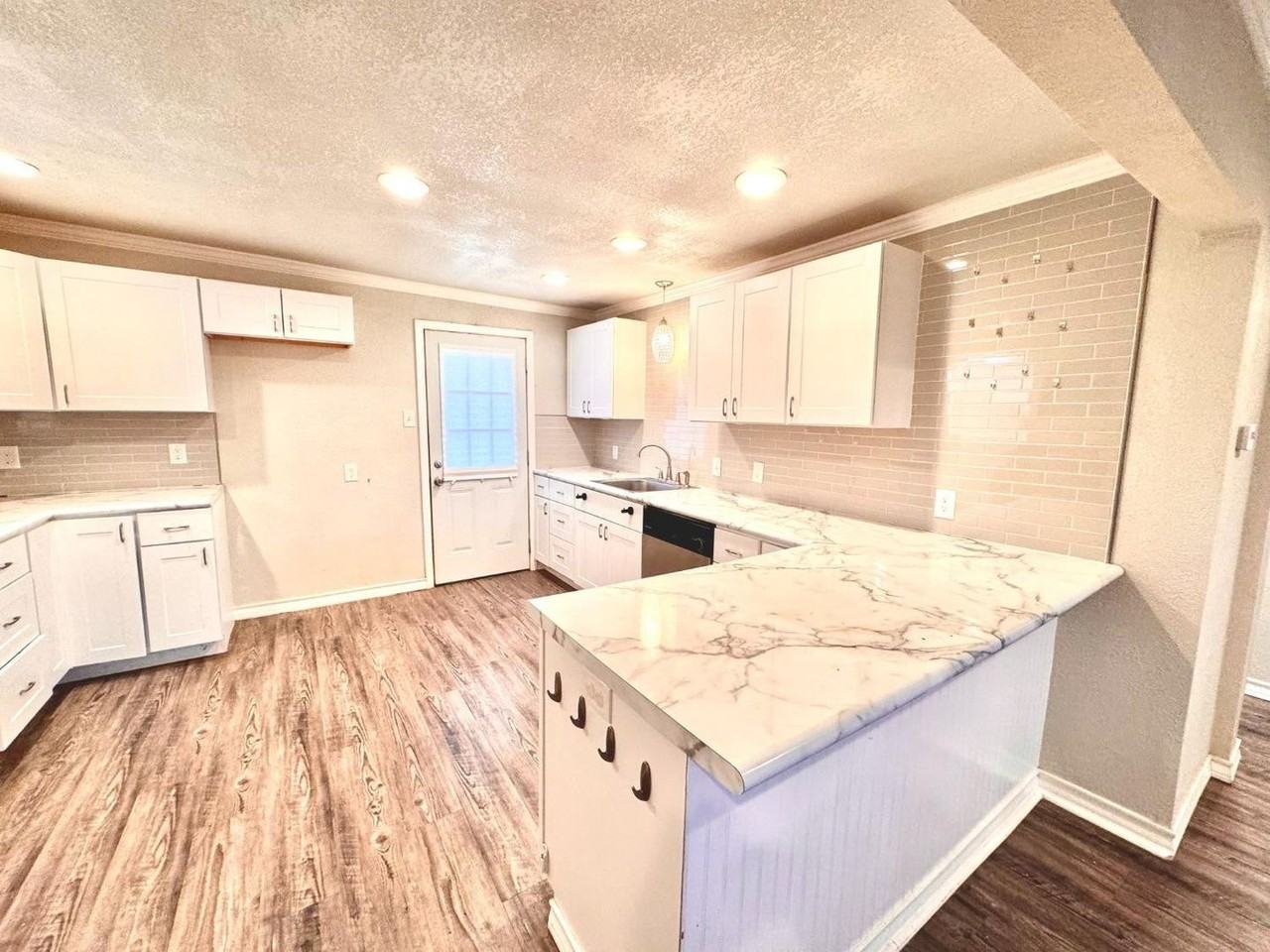 955 S 11th St - Photo 6 of 14