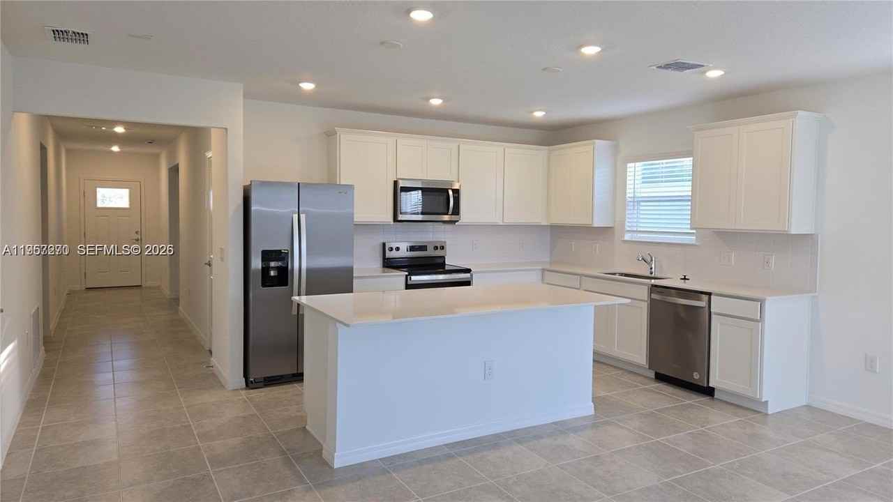 430 Pine Tree Blvd - Photo 2 of 16