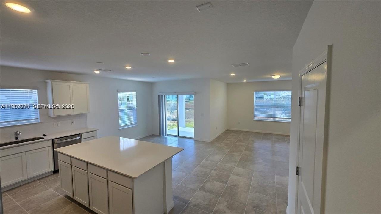 430 Pine Tree Blvd - Photo 3 of 16