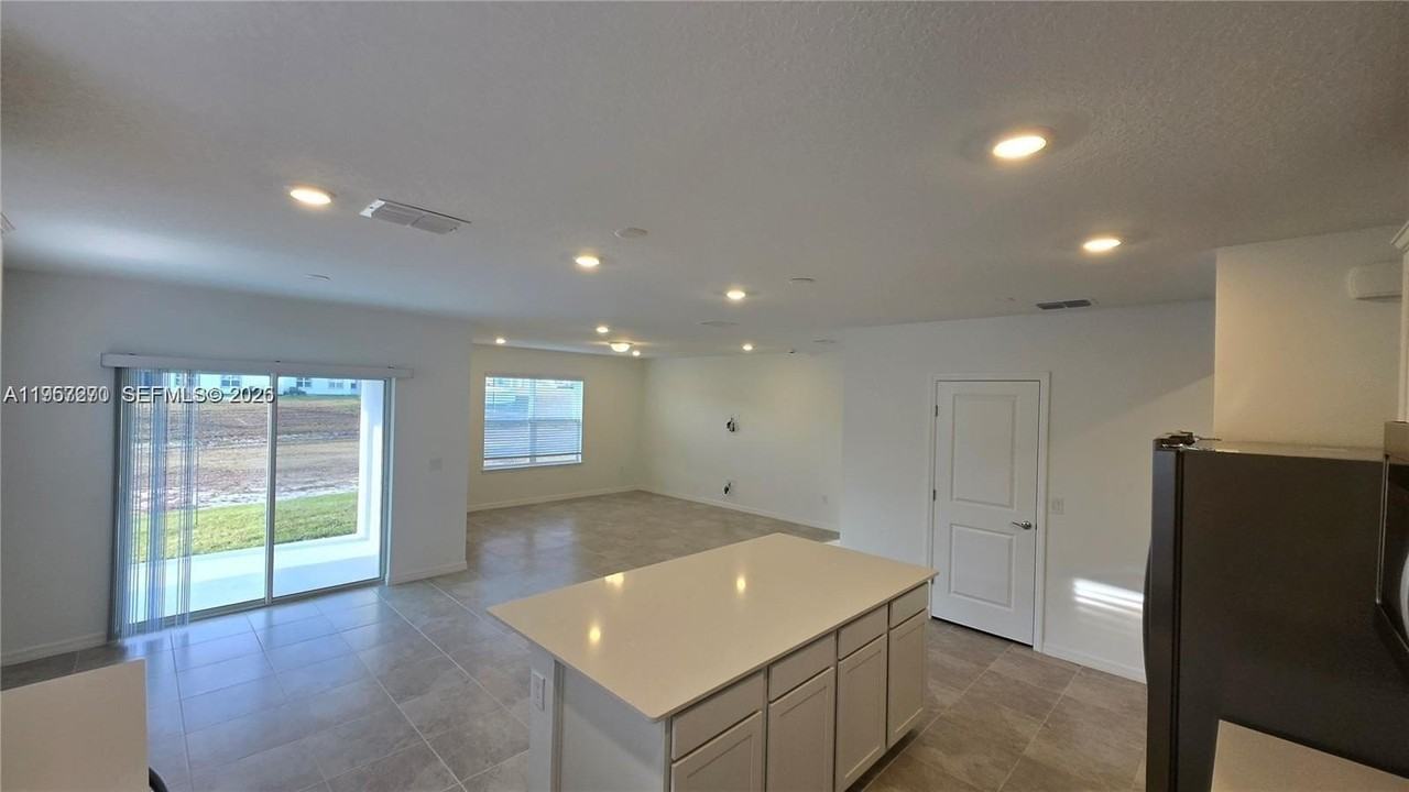 430 Pine Tree Blvd - Photo 4 of 16