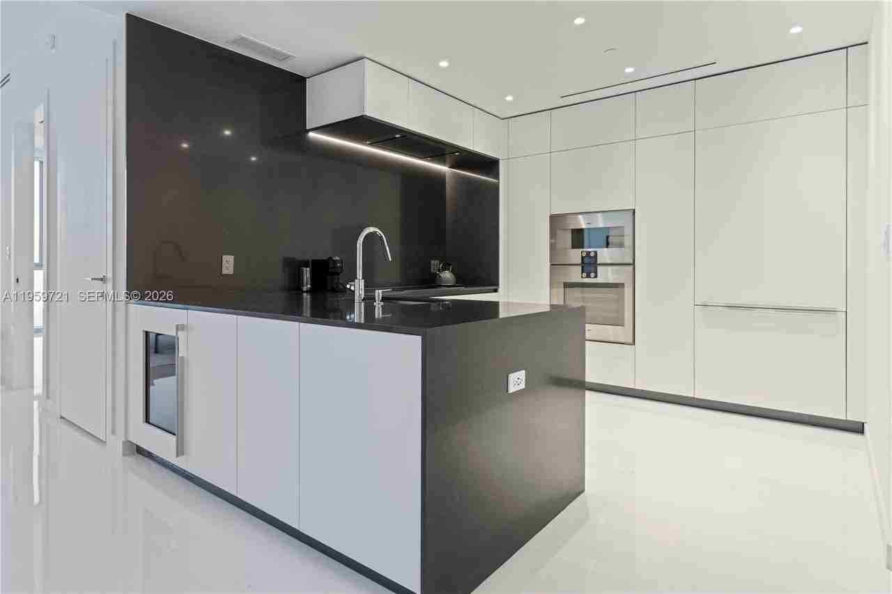 300 Biscayne Boulevard Way #4509 - Photo 7 of 39