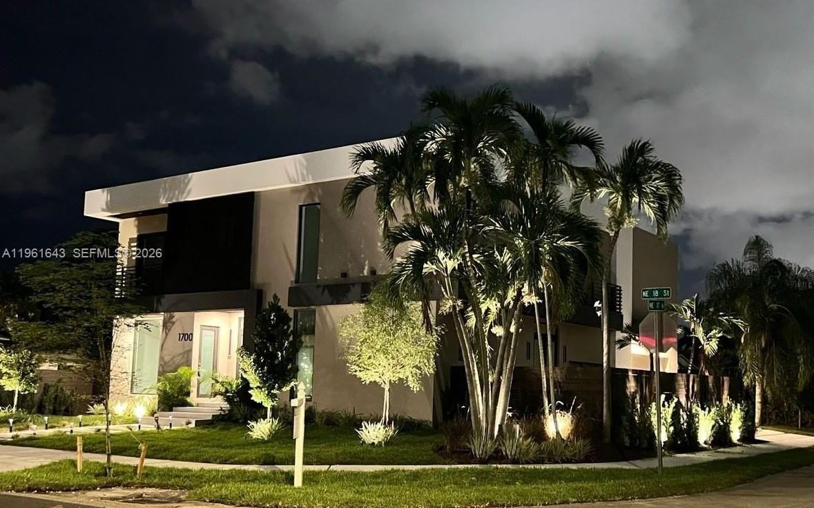 1700 Ne 18th St #0 - Photo 4 of 38