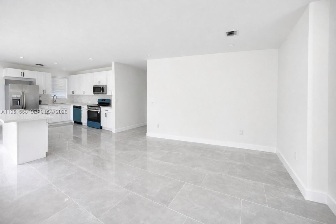 3079 Nw Flagler Ter - Photo 3 of 7