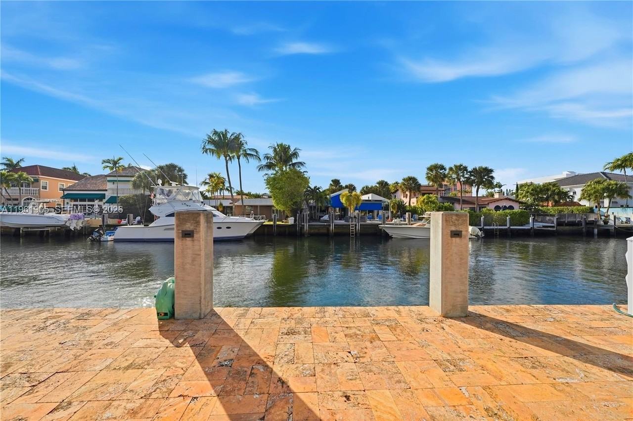 401 Coconut Isle Dr #401 - Photo 4 of 32