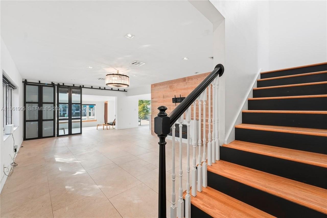 401 Coconut Isle Dr #401 - Photo 7 of 32