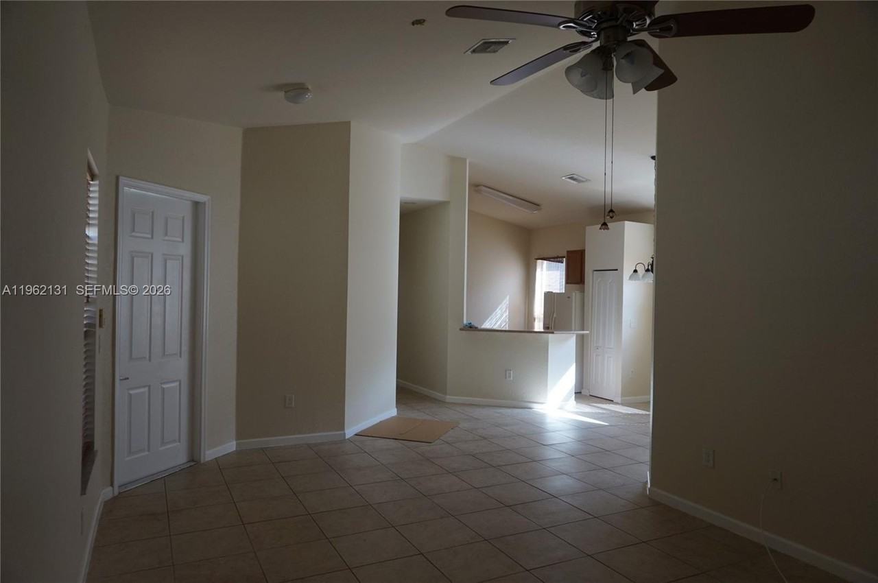 3964 Ne 11th Dr #3964 - Photo 5 of 15